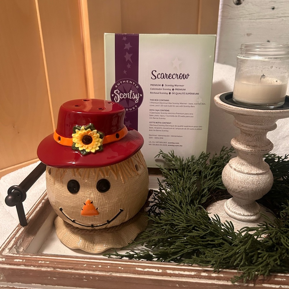 NWT Retired Scarecrow Warmer